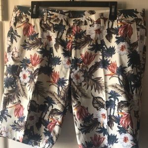 Paisely & Gray Off White Floral Slim Fit Shorts NWT Size 36